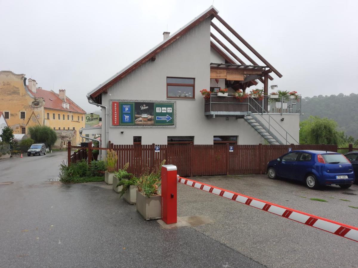 Penzion Zahrada Nad Rekou, Restaurace A Kavarna - Parkovani Gratis Zlatá Koruna Exterior foto