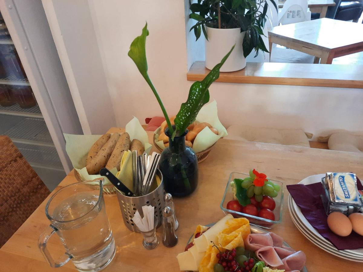 Penzion Zahrada Nad Rekou, Restaurace A Kavarna - Parkovani Gratis Zlatá Koruna Exterior foto