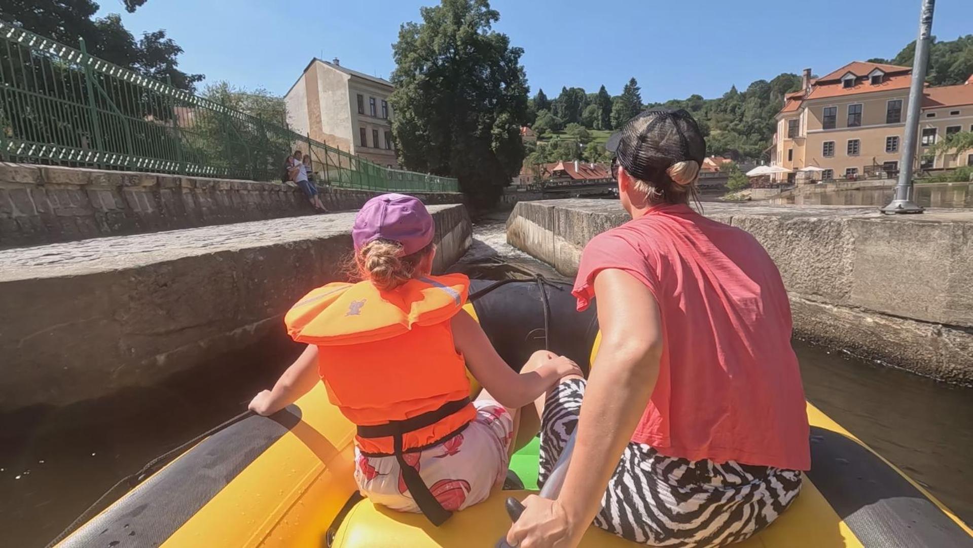 Penzion Zahrada Nad Rekou, Restaurace A Kavarna - Parkovani Gratis Zlatá Koruna Exterior foto
